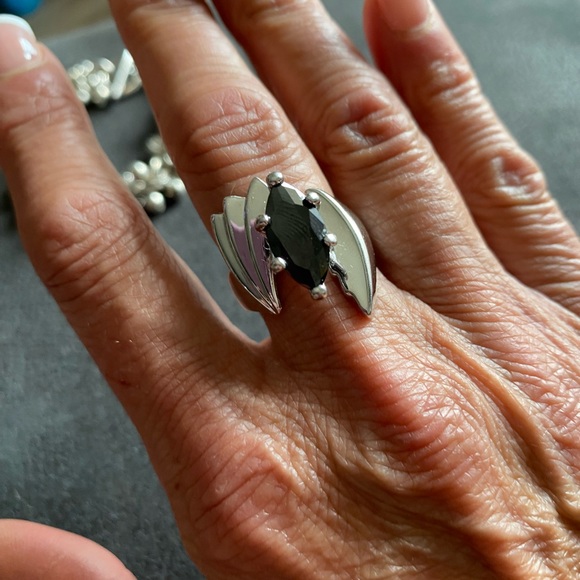 Bracelet size 8” around wrist and ring size 7/8 - Picture 4 of 4